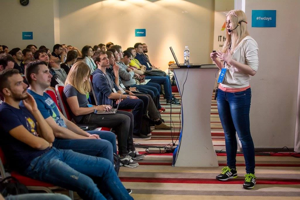 Олена Жукова на JS frameworks day 2016